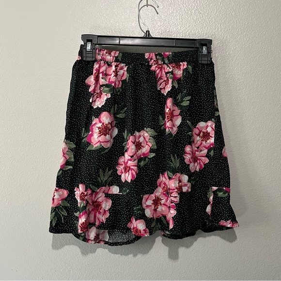 PLANET GOLD- NEW Black and Pink Floral Wrap Mini Skirt Size M - Picture 2 of 4